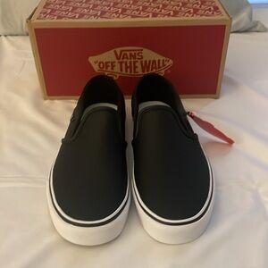 VANS ASHER LEATHER SLIP-ON NWT.